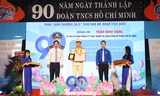 Nhân kỉ niệm 90 năm Ngày thành lập Đoàn, Thành Đoàn Đà Nẵng đã trao giải thưởng 26/3 cho 90 thủ lĩnh thanh niên có thành tích xuất sắc trên các lĩnh vực. Ảnh: Giang Thanh
