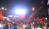 Cầu Rồng tắc nghẽn hàng giờ đồng hồ vì dòng người đi "bão". Ảnh: Giang Thanh