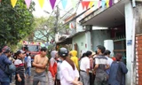 Căn phòng trọ cháy, lửa bén sang "thiêu" cả căn nhà của chủ trọ. Ảnh: Giang Thanh