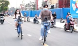 Giới trẻ thích thú trải nghiệm xe đạp công cộng ở trung tâm TPHCM