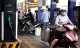 Trước ngày điều chỉnh giá, nhiều cửa hàng ở TPHCM thông báo hết xăng dầu