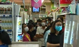 Người dân đổ xô đi siêu thị trước thời điểm TP Hồ Chí Minh thực hiện giãn cách xã hội