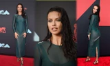 Siêu mẫu nội y Adriana Lima tóc ướt, váy xuyên thấu đẹp như nữ thần