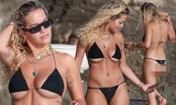 ‘Đỏ mặt’ với bộ bikini siêu bé của Rita Ora