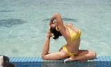 Ốc Thanh Vân mặc bikini tạo dáng yoga gây 'sốt'