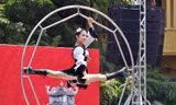 Carnival đường phố khuấy động phố đi bộ Hồ Gươm 