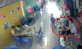 Bản tin 8H: Phẫn nộ clip bảo mẫu đánh liên tiếp vào đầu bé trai