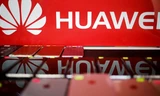 Các động thái này diễn ra trong bối cảnh căng thẳng về thương mại và công nghệ giữa Mỹ và Trung Quốc đang ngày càng gia tăng, trong đó Huawei đang là mục tiêu chính. Ảnh: AP
