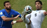 Suarez trong trận đấu với Italia