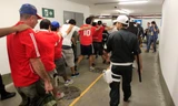 CĐV Chile bị giữ tại sân sau khi làm loạn