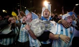 CĐV Argentina sướng tột độ sau chiến thắng