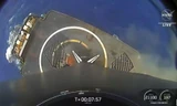 Hình ảnh tĩnh này từ một video của SpaceX cho thấy quang cảnh từ một tên lửa đẩy Falcon 9 mới sau khi hạ cánh thành công xuống tàu bay không người lái ở Đại Tây Dương sau vụ phóng tàu chở hàng CRS-22 Dragon cho NASA vào ngày 3/6