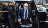 “Trùm Hollywood” Harvey Weinstein được cho là dương tính với virus gây dịch Covid-19.