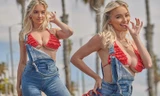 Lindsey Pelas phối áo bơi với quần yếm, khoe ‘siêu vòng 1’ nhức mắt