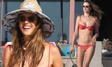 Alessandra Ambrosio tươi rói trên bãi biển, bộ bikini thành tâm điểm bàn tán