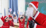 Một ngày bận rộn của 'ông già Noel' 9x tại Hà Nội