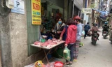 Ngày đầu cách ly toàn xã hội: Chợ truyền thống ít quầy, nhiều mặt hàng tăng giá