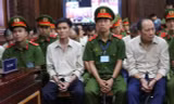 Các bị cáo tại phiên tòa sáng nay 29/7. Ảnh: Tân Châu.