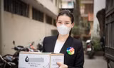 Ngày cách ly thứ 17: Á hậu Huyền My tặng 2.000 chai nước rửa tay chống dịch COVID-19