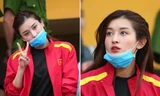 Huyền My đeo khẩu trang kín mít đi xem đá bóng vẫn nổi bật đầy xinh đẹp trên sân Hàng Đẫy