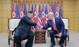 Ông Trump và Chủ tịch Triều Tiên Kim Jong Un trong cuộc gặp năm 2019. ̣(Ảnh: KCNA)