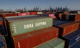 Các container hàng hoá ở cảng Los Angeles ngày 4/4. (Ảnh: Getty)