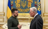 Tướng Keith Kellogg trong cuộc gặp Tổng thống Ukraine Volodymir Zelensky vào tháng 2. (Ảnh: Reuters)