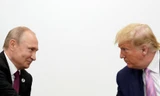 Tổng thống Nga Vladimir Putin và Tổng thống Mỹ Donald Trump trong cuộc gặp ở Osaka năm 2019. (Ảnh: Reuters)