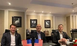 (Từ trái qua) Các nghị sĩ Mỹ Seth Moulton, John Moolenaar và Greg Stanton trong cuộc gặp nhóm phóng viên Việt Nam chiều tối 27/5. Ảnh: Thu loan