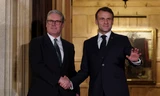 Thủ tướng Anh Keir Starmer (trái) và Tổng thống Pháp Emmanuel Macron. (Ảnh: AP)