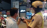 Tước giấy phép lái xe nhiều tài xế vi phạm nồng độ cồn ở TPHCM