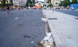 Sau khi metro trả mặt bằng, đường Lê Lợi tràn ngập... rác thải 