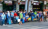 Sân bay Tân Sơn Nhất tấp nập khách trở lại sau nhiều ngày nghỉ Tết