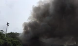 Hiện trường vụ cháy xưởng ô tô.