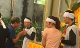 Người thân tổ chức tang lễ cho các nạn nhân.