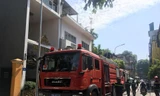 Lực lượng chữa cháy có mặt tại hiện trường dập lửa.