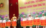 Thượng tướng Tô Lâm - Bộ trưởng Bộ Công an trao tặng danh hiệu thi đua cho các cá nhân xuất sắc
