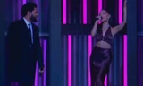 Ariana Grande lần đầu xuất hiện sau hôn lễ bí mật, lên nốt cao "cực ngọt" cùng The Weeknd