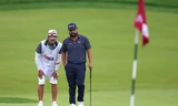 Caddie của nhà vô địch US Open: Chuyên nghiệp đến phút cuối!