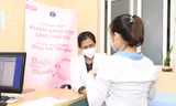 Phụ nữ nên khám sức khỏe định kì để phát hiện sớm dấu hiệu ung thư vú 