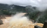 Hồ thủy điện xả lũ 