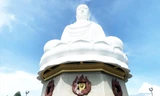 Tượng Kim Thân Phật Tổ - tượng phật ngoài trời lớn nhất Việt Nam được đặt tại vị trí cao nhất trên đồi Trại Thủy