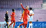 Sau pha lập công mở tỷ số 1-0 của Chương Thị Kiều trong trận cầu lịch sử 