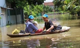 Nhiều 'ốc đảo' xuất hiện sau mưa lũ ở Hà Nội 