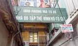 Bảng hiệu, chuồng cọp tại nhà tập thể B6, Đống Đa 