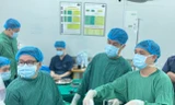 Các bác sĩ phẫu thuật nội soi cho bệnh nhân 26 tuổi 