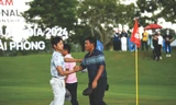 Đoàn Uy và Đức Sơn bắt tay nhau khi giải vô địch Golf Quốc gia 2024 khép lạiẢnh: VinpearlGolf