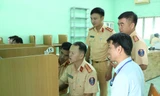 Cán bộ CSGT tập huấn công tác sát hạch bằng lái xe Ảnh: Hương Chi 