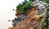 Sạt lở mái taluy đường sắt Bắc - Nam đoạn Ngọc Lâm - Lạc Sơn thuộc xã Châu Hóa, huyện Tuyên Hóa, Quảng Bình. Ảnh: TTXVN.