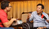 Chủ tịch Liên đoàn bóng đá Myanmar, tỷ phú Zaw Zaw trò chuyện cùng phóng viên tại Yangon. Ảnh: Đức Đồng